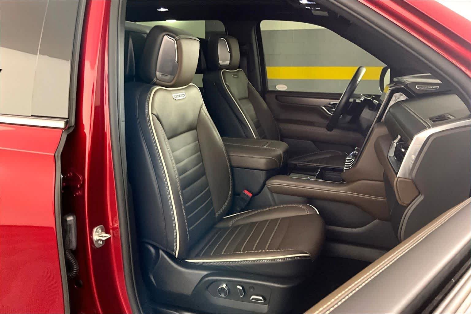 2025 GMC Yukon XL Denali Ultimate - Photo 9