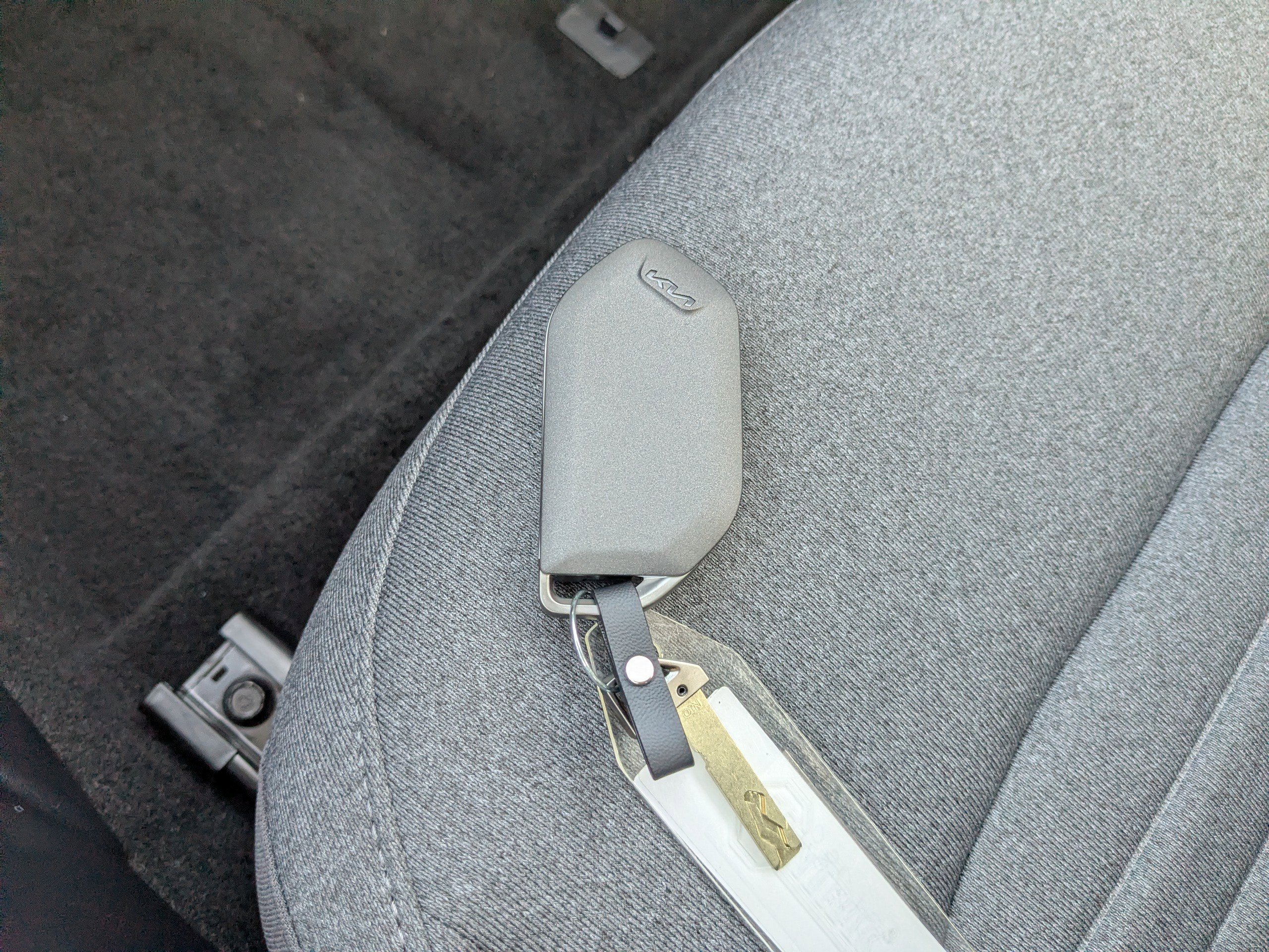 New 2025 Snow White Pearl Kia EX image 35