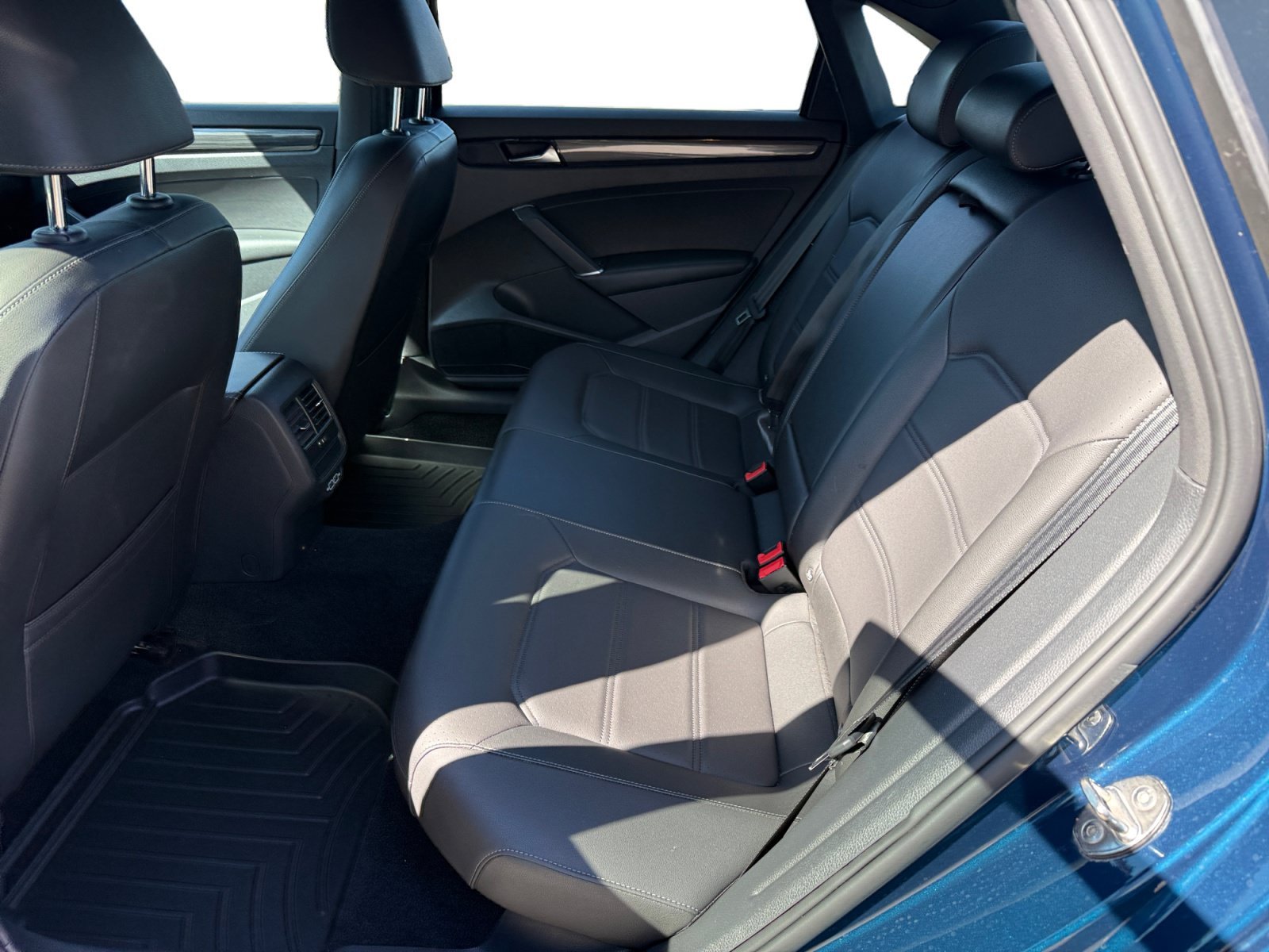 Used 2022 Blue Metallic Volkswagen 2.0T R-Line image 16