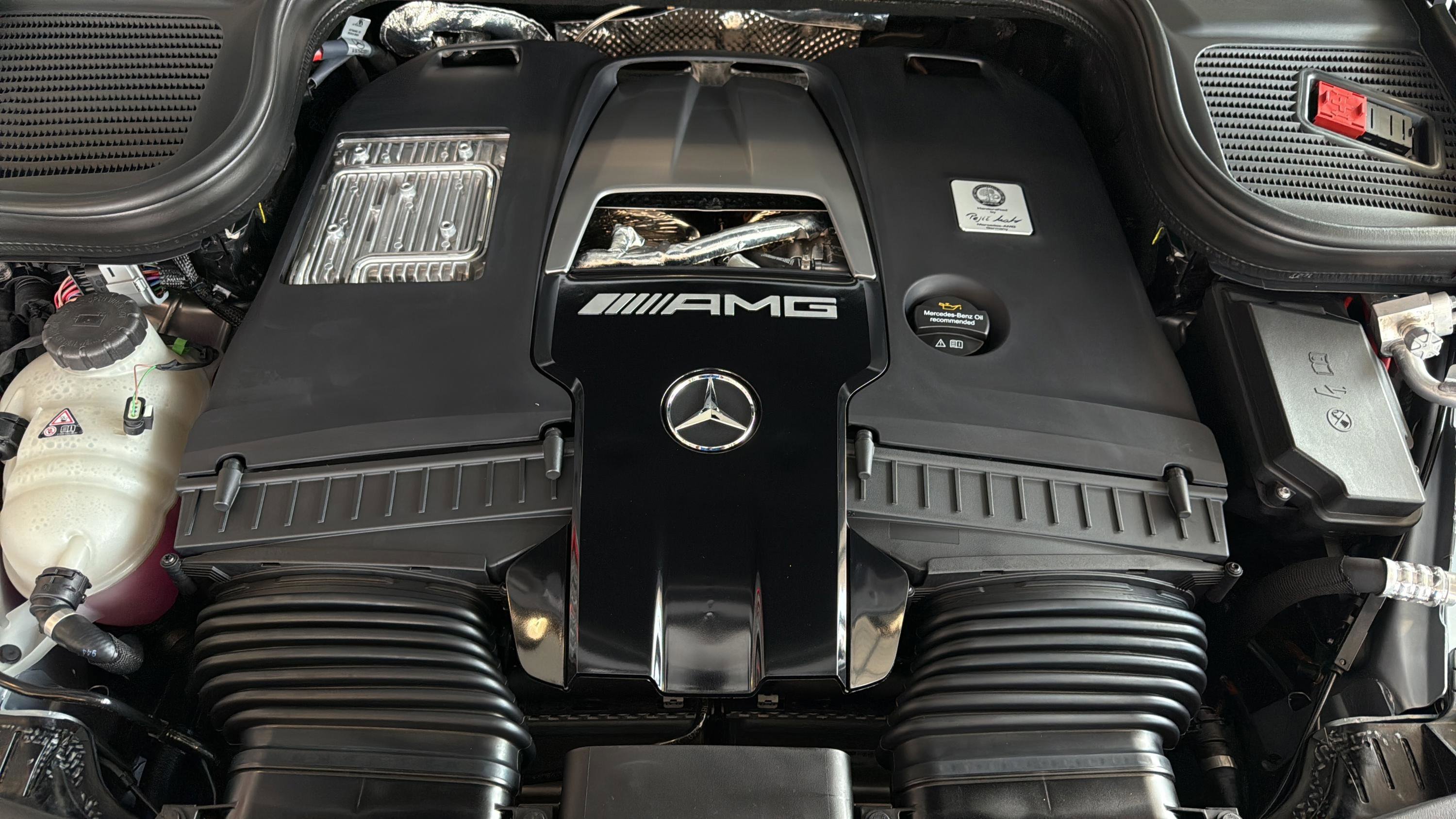 New 2026 MANUFAKTUR Signature Cirrus Silver Magno Mercedes-Benz AMG® GLS 63 image 44