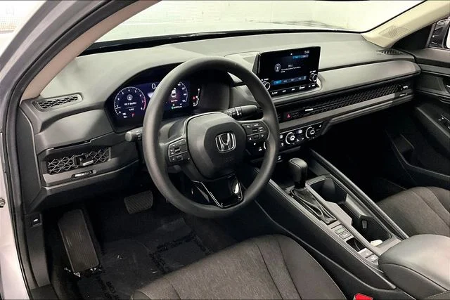 2025 Honda Accord SE - Photo 16