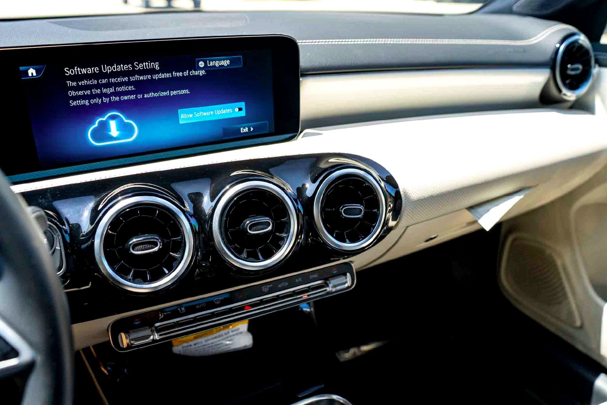 Used 2025 Polar White Mercedes-Benz CLA 250 image 19