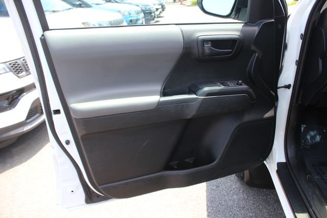 Used 2021 White Toyota SR image 18