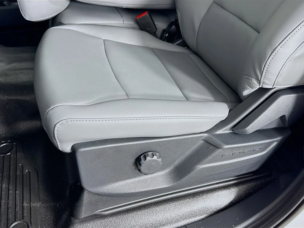 New 2026 Oxford White Ford XL image 18