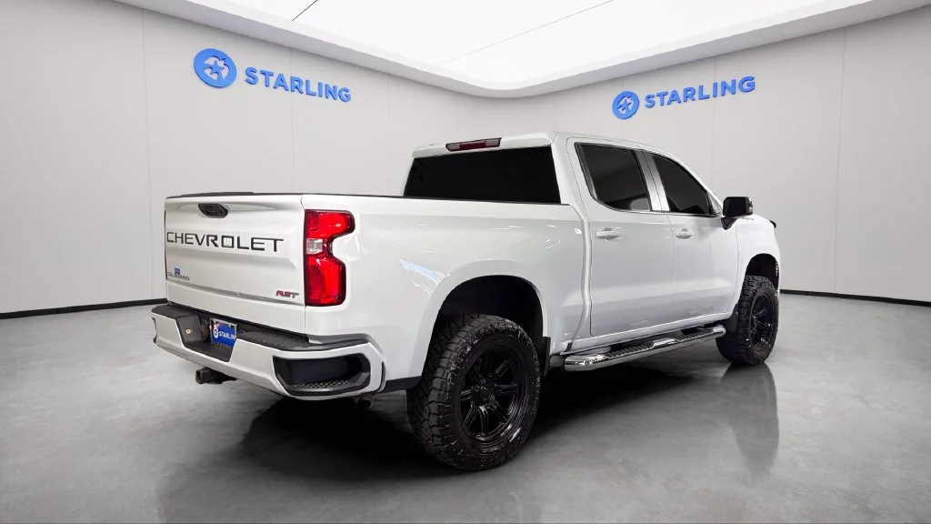 Used 2024 Summit White Chevrolet RST image 9