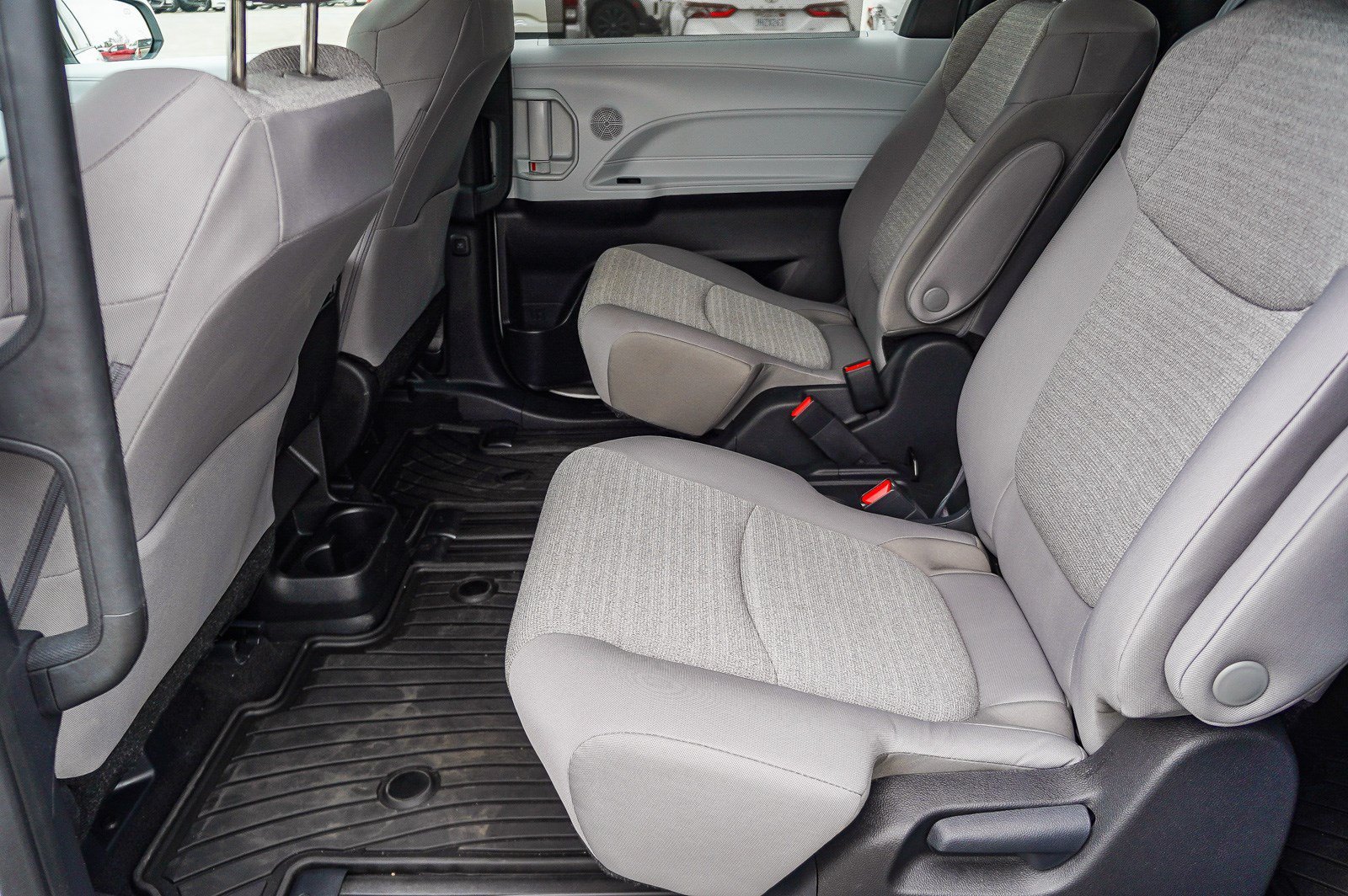 Used 2025 Ice Cap Toyota LE image 18