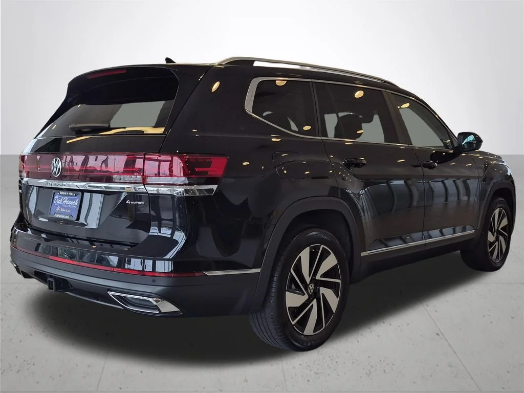 Used 2025 Black Volkswagen 2.0T SEL image 7