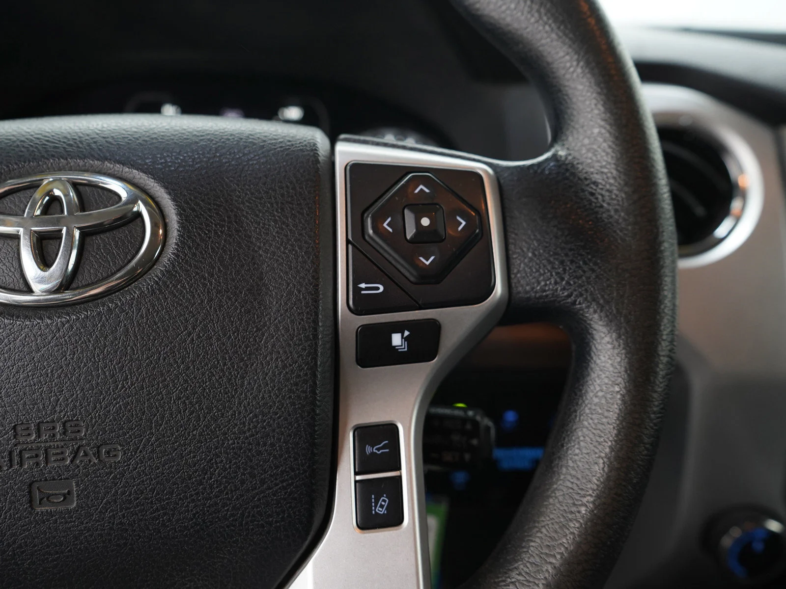 Used 2018 Cement Toyota SR5 image 29