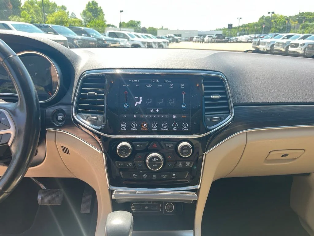 Used 2019 Bright White Clearcoat Jeep Limited image 24