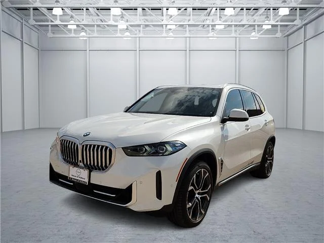 Used 2025 Alpine White BMW sDrive40i 4x2 Sports Activity Vehicle image 1