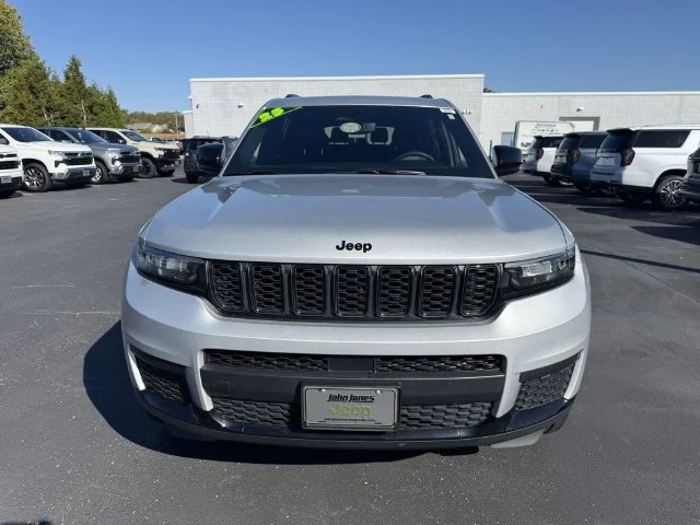 Used 2023 Silver Jeep Altitude image 20