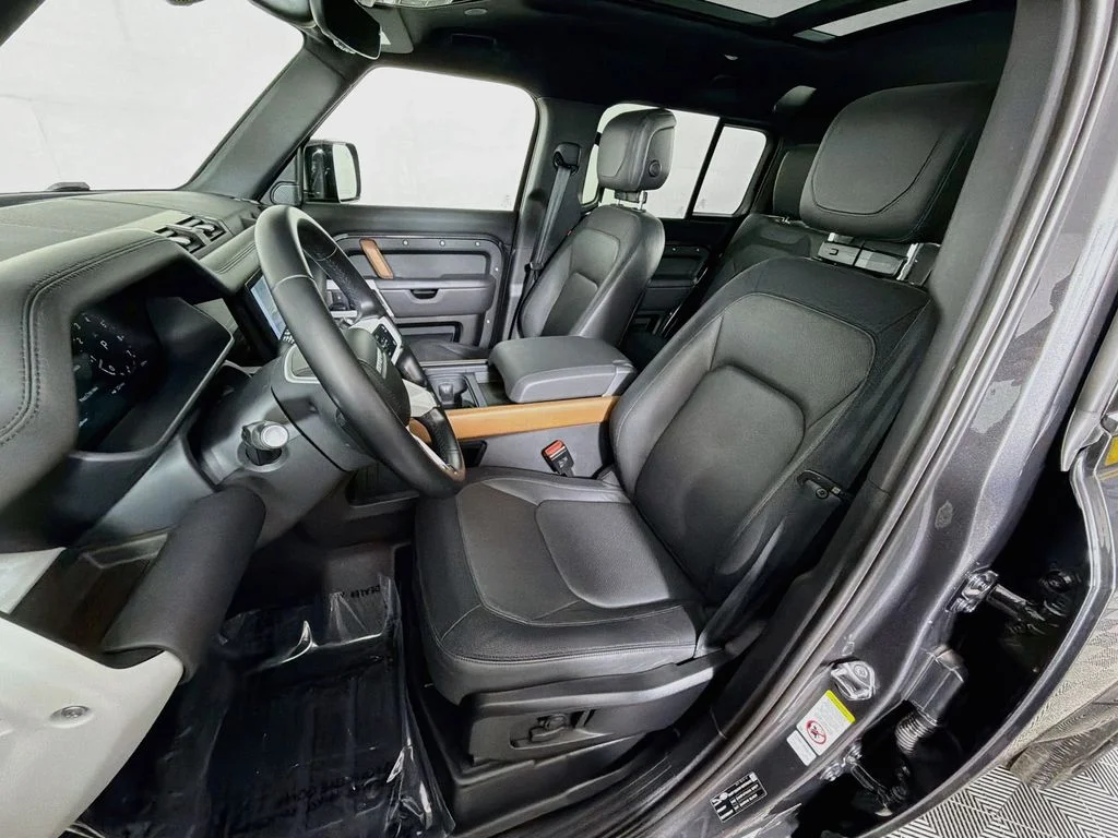 Used 2023 Gray Land Rover X-Dynamic SE image 22