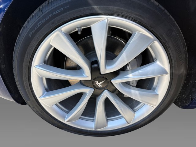 Used 2018 Deep Blue Metallic Tesla Long Range image 9