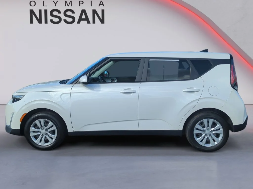 Used 2023 White Kia LX image 3