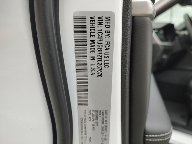 New 2026 Bright White Clear-Coat Exterior Paint Jeep Limited image 32
