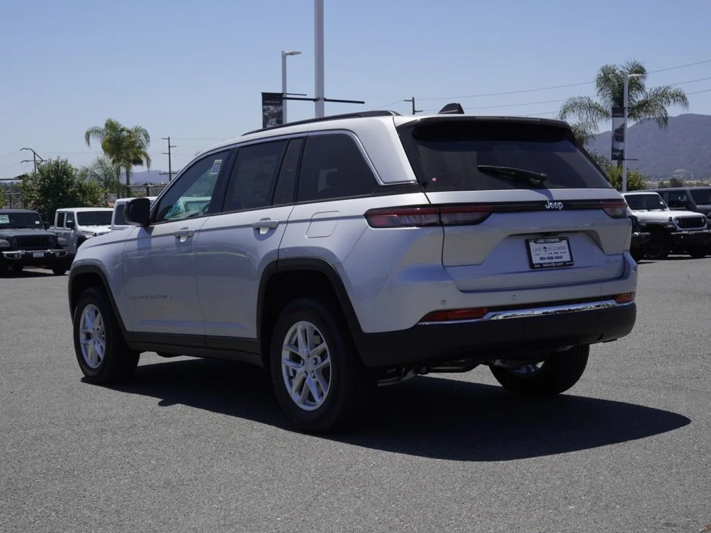 New 2026 Silver Zynith Jeep Laredo image 5