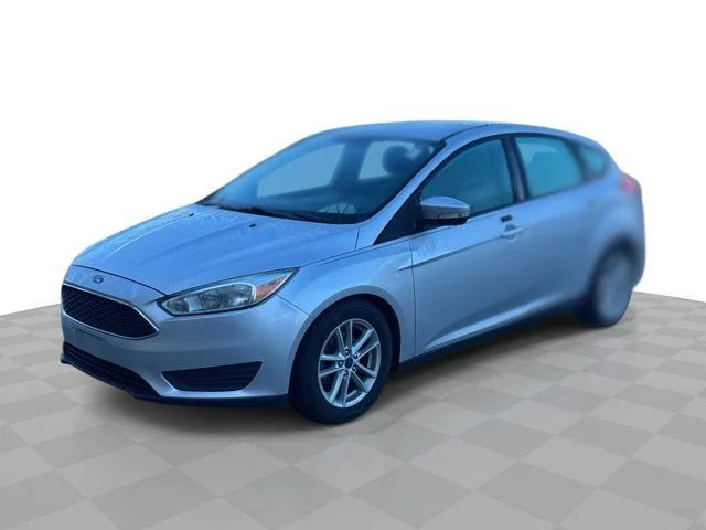 Used 2015 Ingot Silver Ford SE image 1