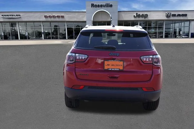 New 2026 Red Hot Pearl-Coat Exterior Paint Jeep Limited image 5