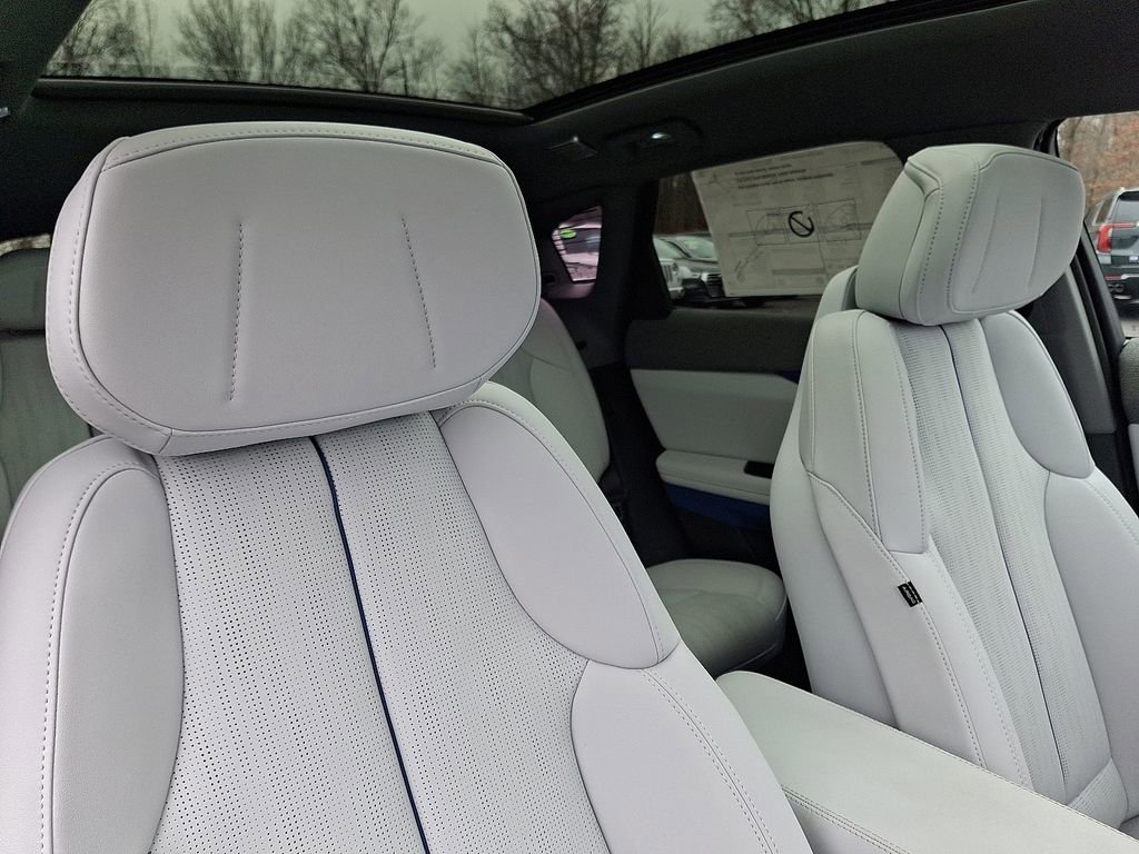 2026 Cadillac OPTIQ Premium Luxury - Photo 19