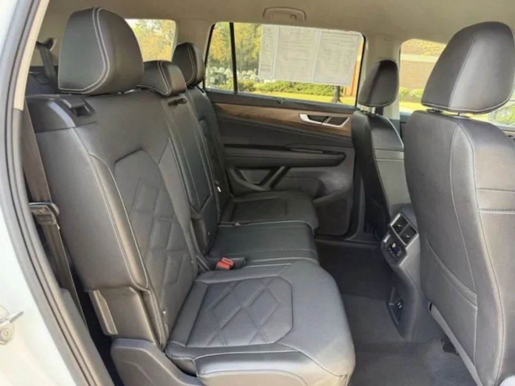 Used 2025 White Volkswagen 2.0T SE w/Technology image 13