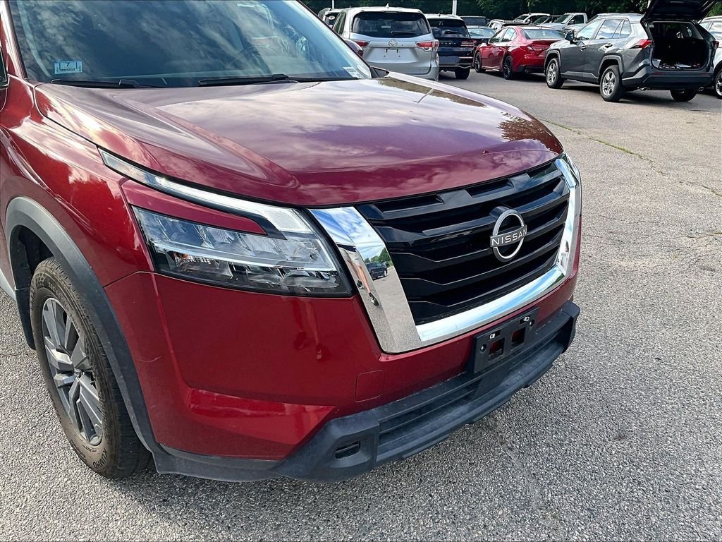 Used 2022 Red Nissan SV image 8