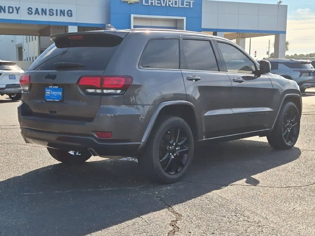 Used 2021 Gray Jeep Laredo X image 5