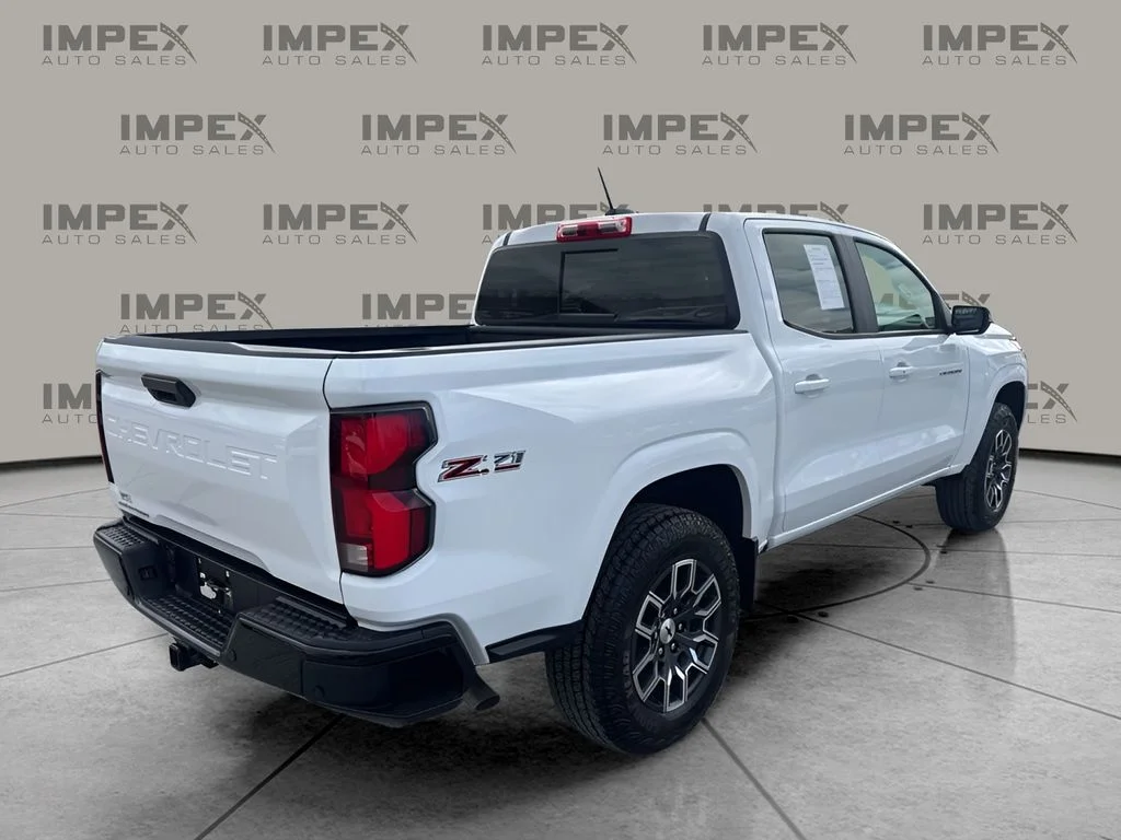 Used 2024 White Chevrolet Z71 image 5