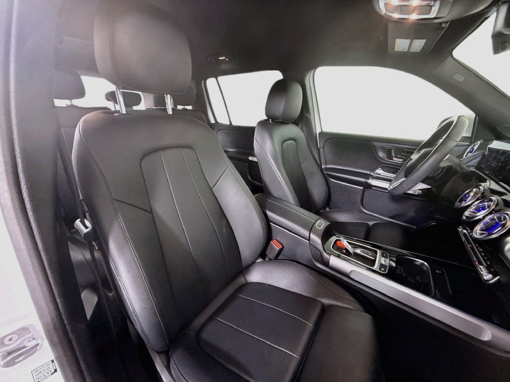 Used 2024 Polar White Mercedes-Benz GLB 250 image 24
