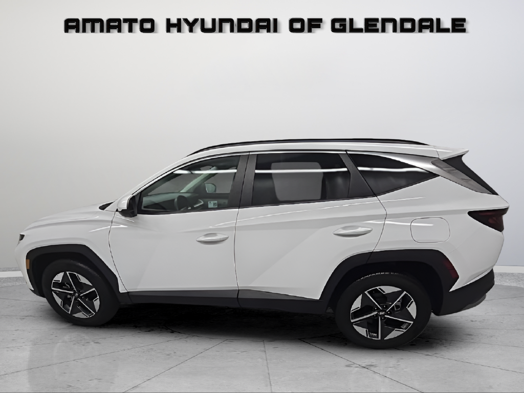 Used 2025 White Hyundai SEL image 3
