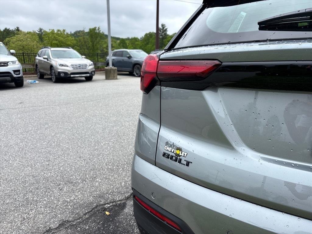 New 2027 Sterling Grey Metallic Chevrolet LT image 31