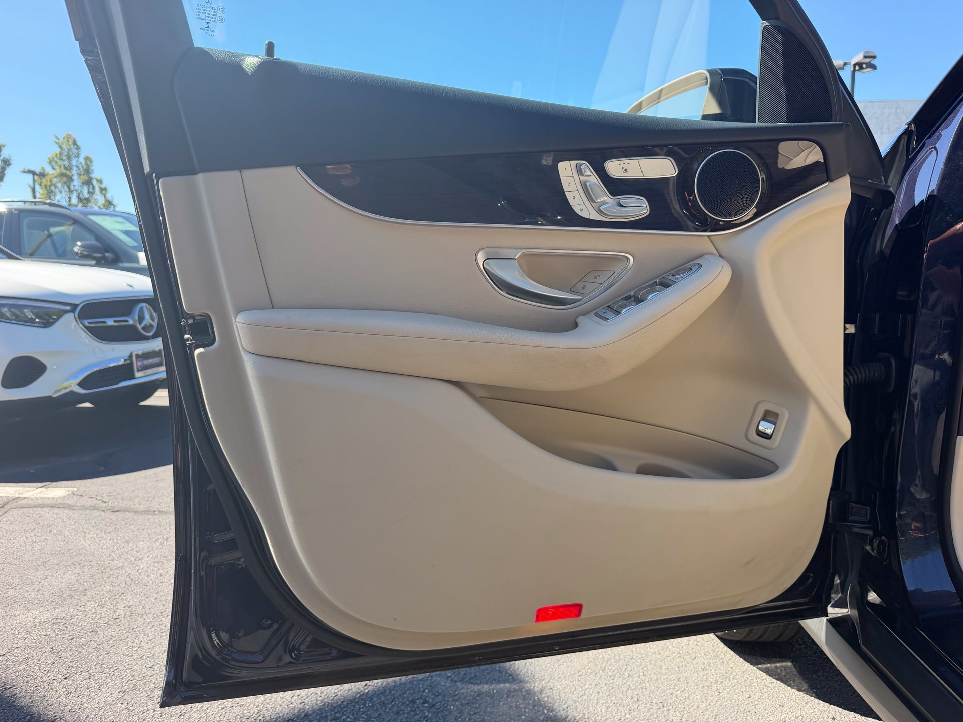 Used 2018  Mercedes-Benz GLC 300 image 4