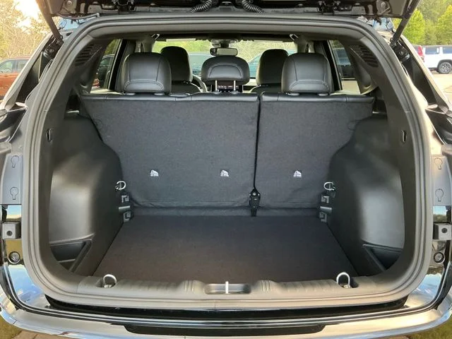 New 2026 Diamond Black Crystal Pearl-Coat Exterior Paint Jeep Latitude image 26