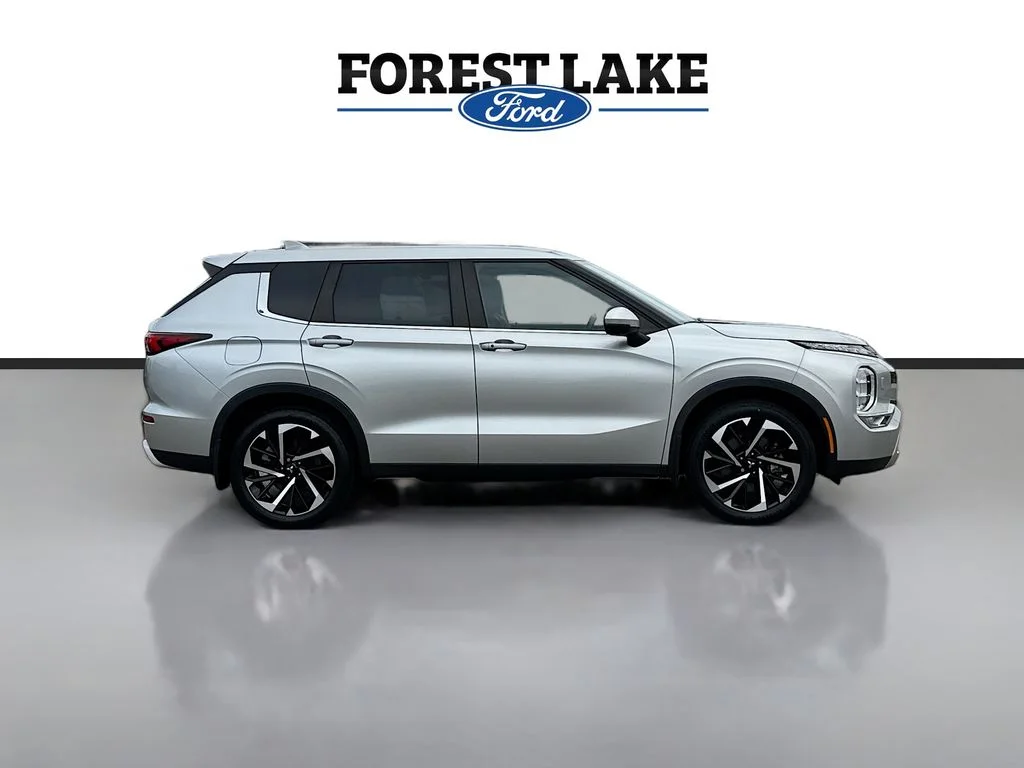 Used 2023 Alloy Silver Metallic Mitsubishi SE image 8