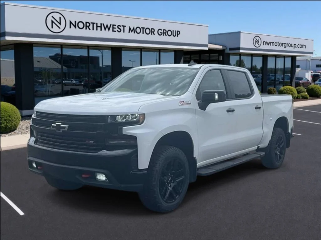 Used 2021 Iridescent Pearl Tricoat Chevrolet LT Trail Boss image 1