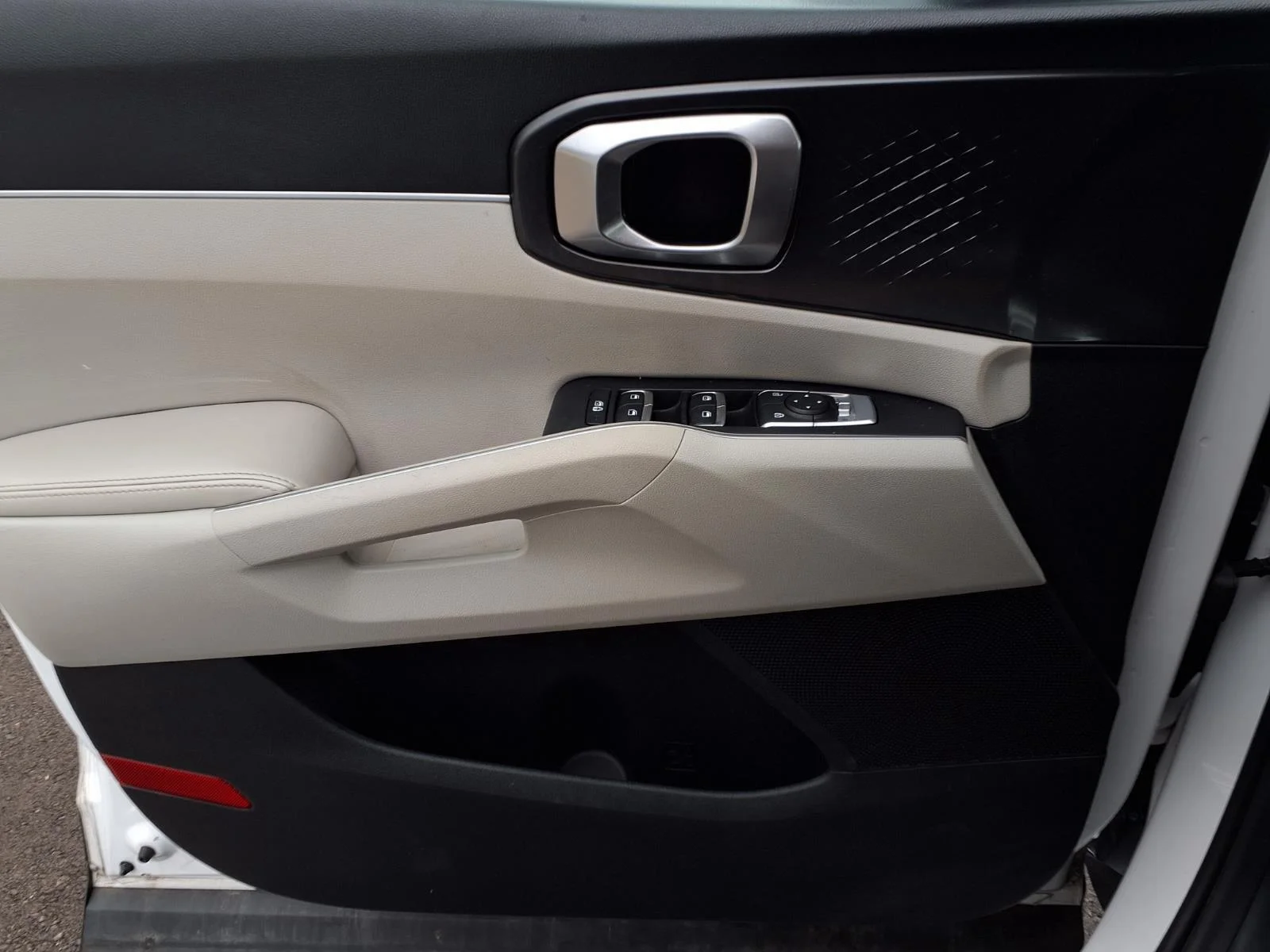 Used 2021 Glacial White Pearl Kia S image 14