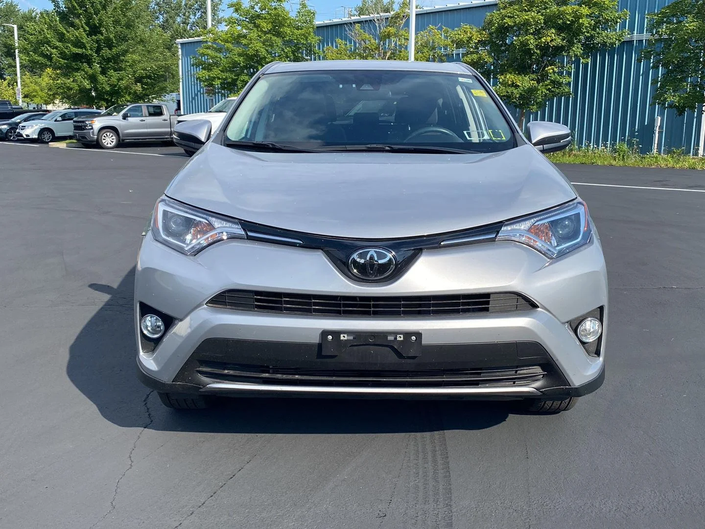 Used 2018 Silver Sky Metallic Toyota XLE image 2
