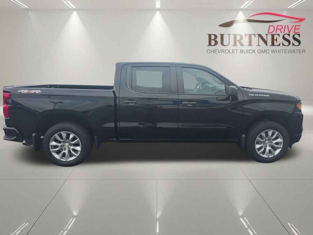Used 2023 Black Chevrolet Custom image 9