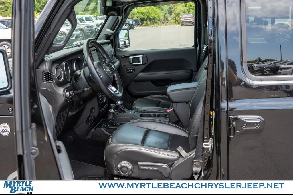 Used 2021 Black Clearcoat Jeep Overland image 17