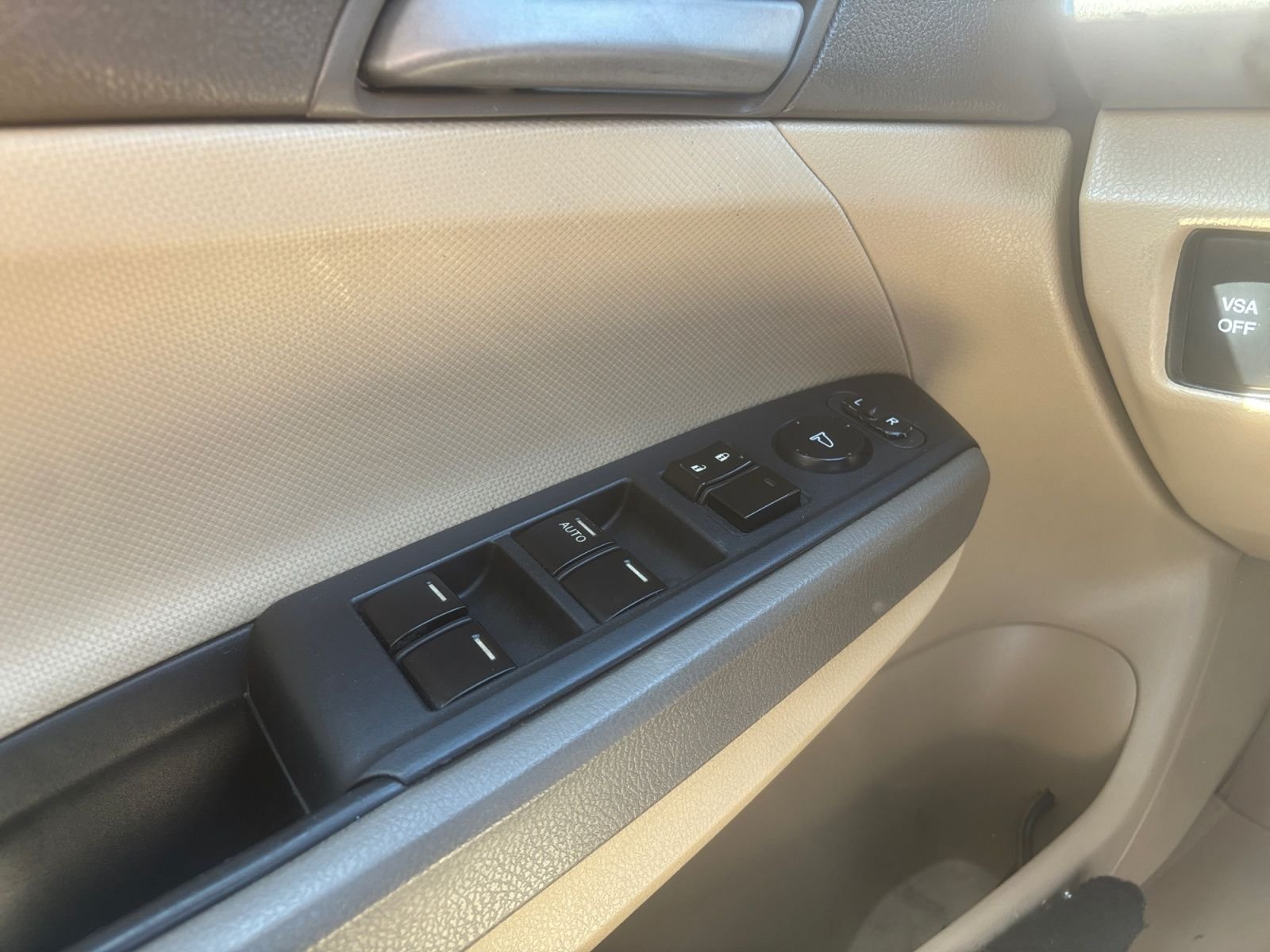 Used 2009 Gold Honda LX image 20