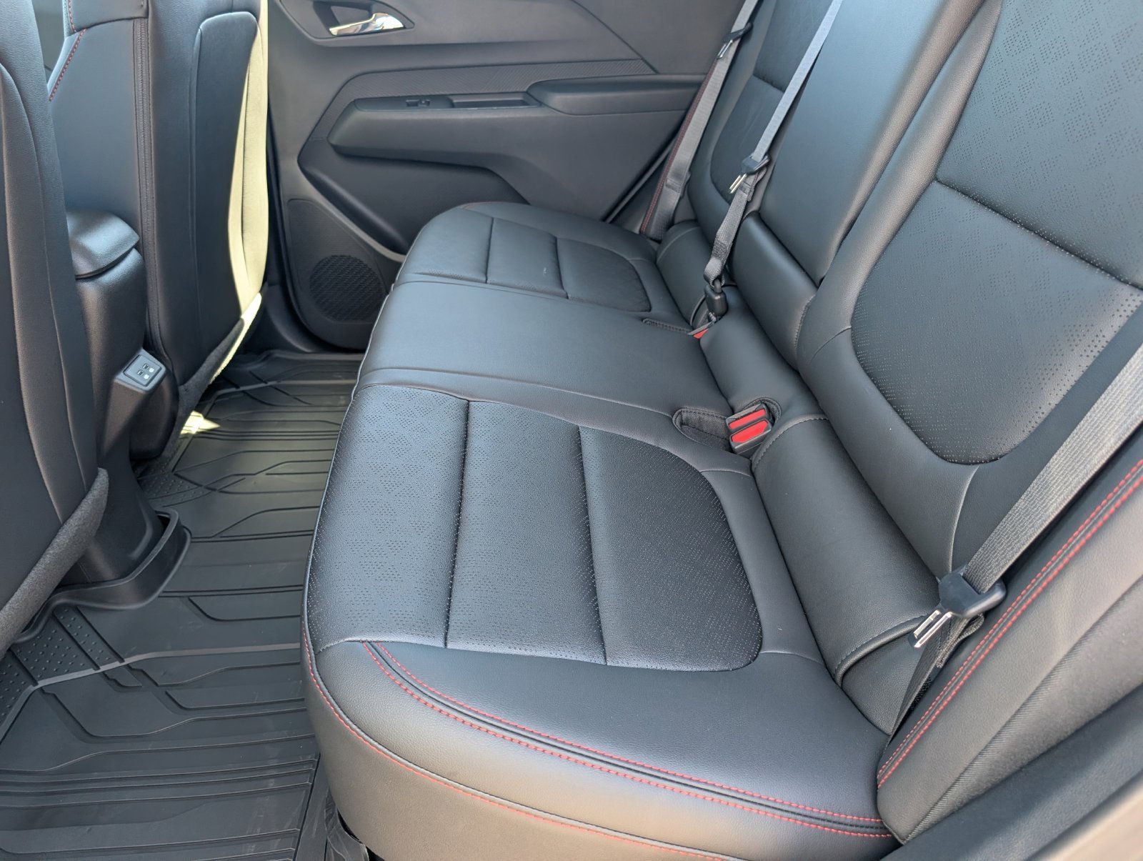 2027 Chevrolet Bolt RS - Photo 8