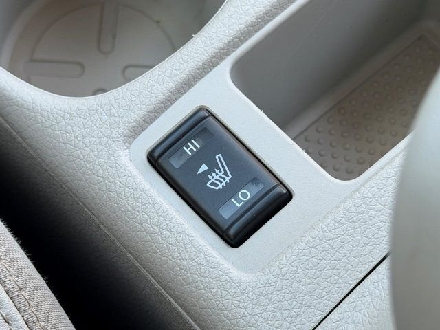 Used 2022 White Nissan SL image 20