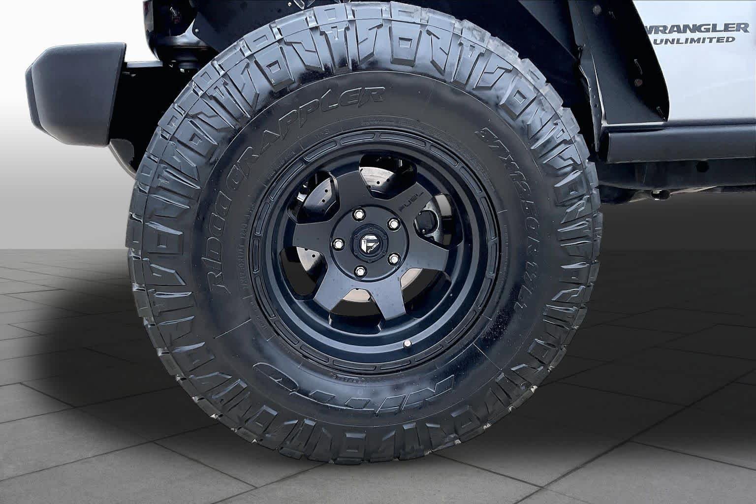 Used 2017 Billet Silver Metallic Clearcoat Jeep Willys Wheeler image 11