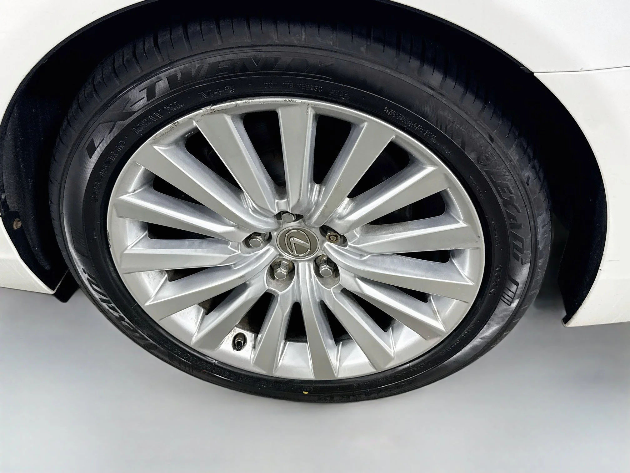 Used 2014 Starfire Pearl Lexus 460 image 31