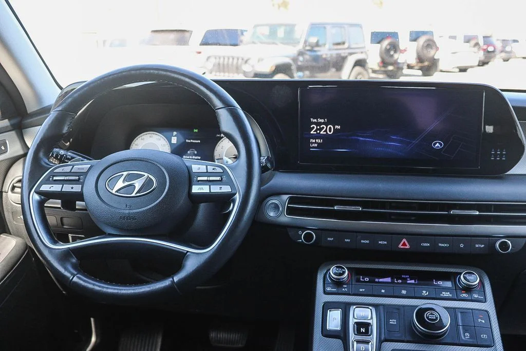 Used 2024 Black Hyundai SEL image 14