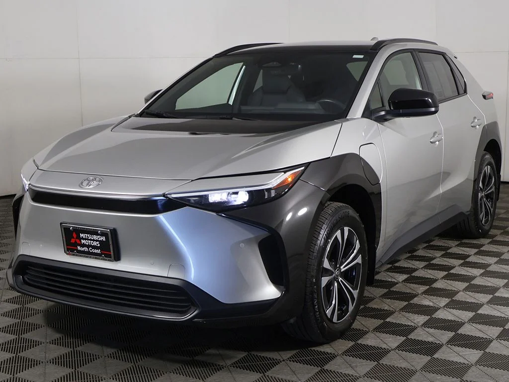 Used 2023 Silver Toyota XLE image 8