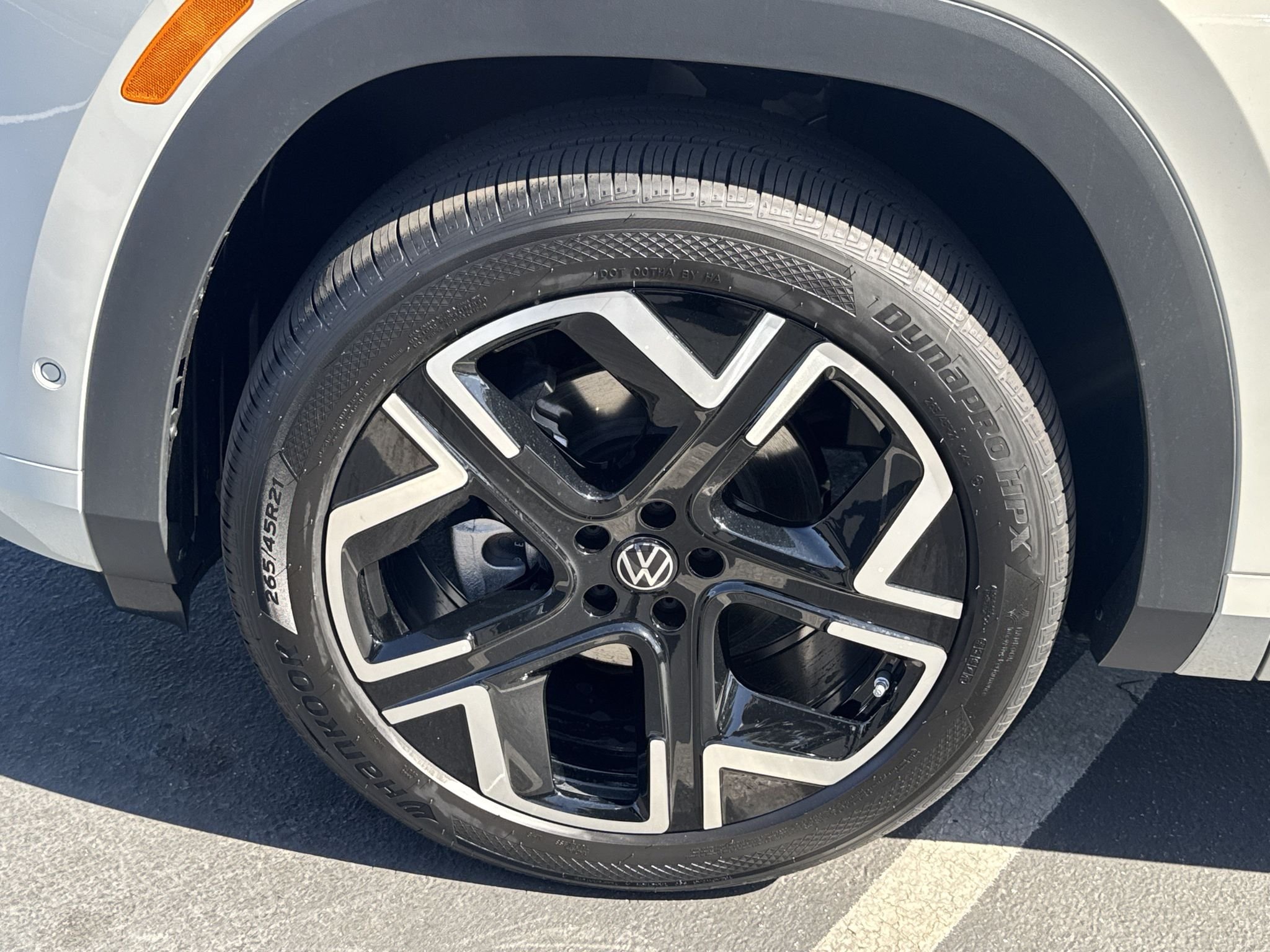 New 2027 SANDSTONE Volkswagen SEL Premium R-Line image 11