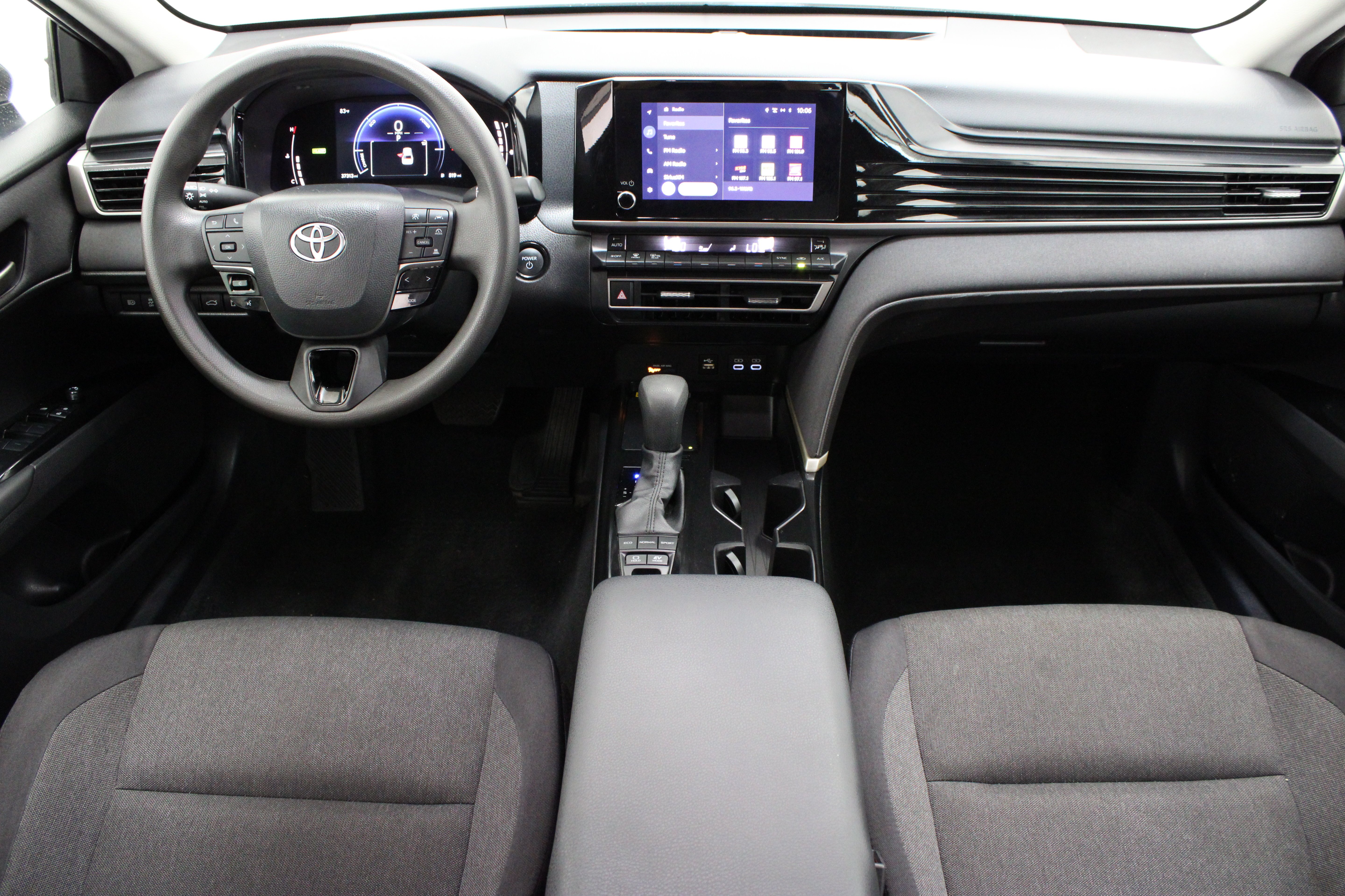 Used 2025 Silver Toyota LE 2.5L/Electric image 29