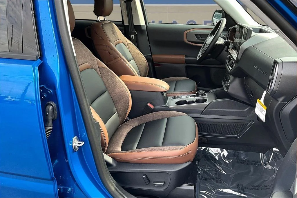 New 2026 Velocity Blue Metallic Ford Outer Banks® image 11