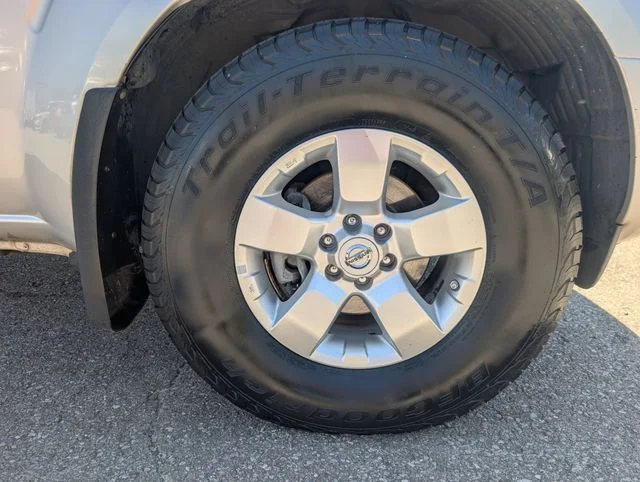 Used 2013 Silver Nissan SV image 23