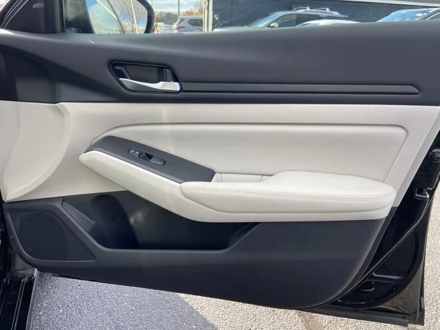 2025 Nissan Altima SV - Photo 25